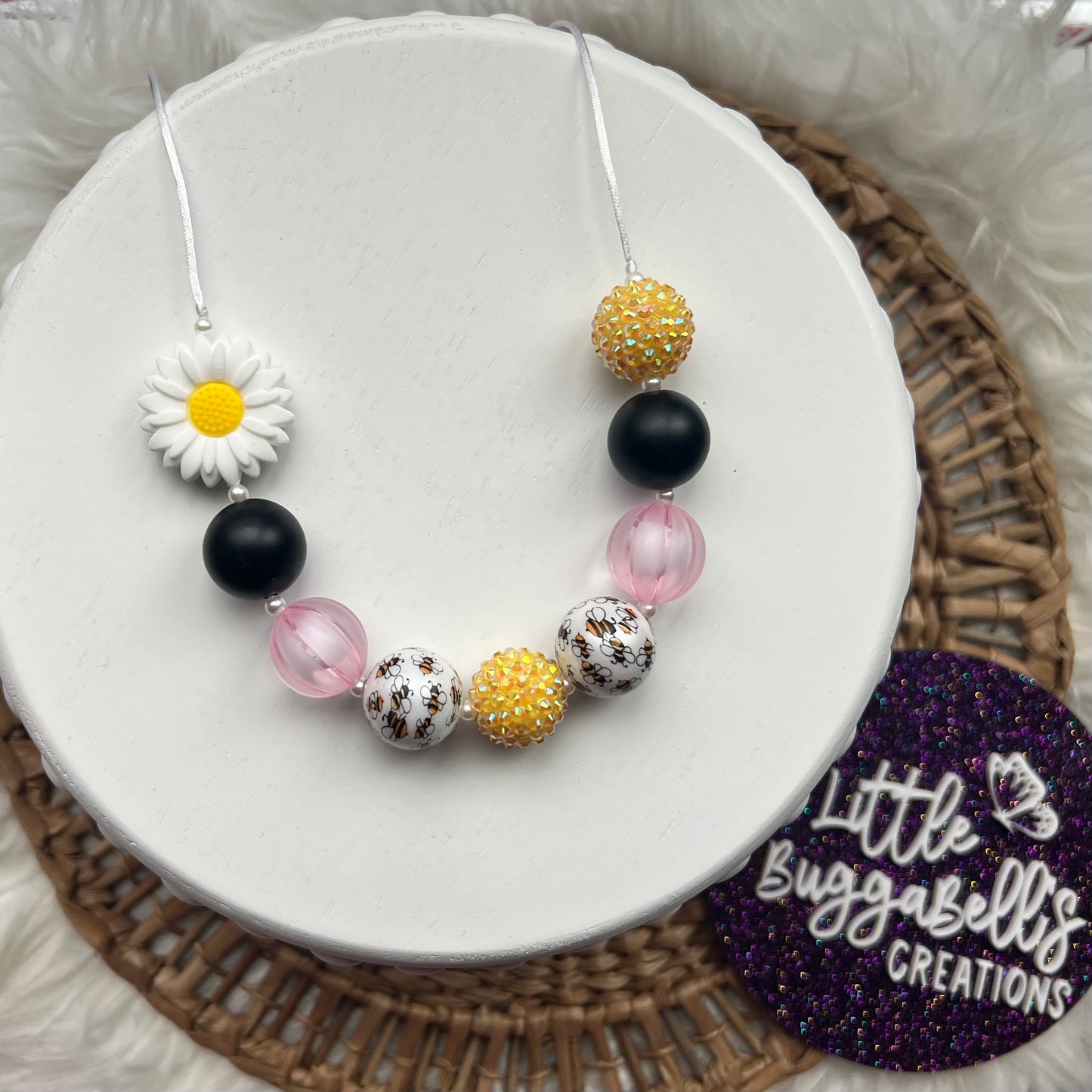 Buzzing Daisies Necklace